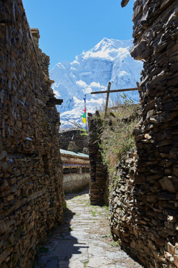 Ghyaru, a stunning little town that seems to never change.        28°38'32