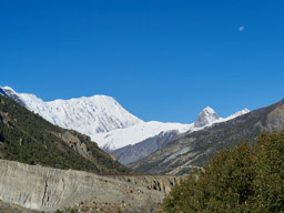 Views and hikes from around Manang.        90°0'0