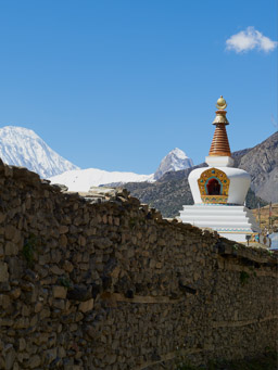 The old town of Manang.        28°40'1