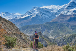 Rachel, my hiking buddy for a few Manang hikes.        28°40'53